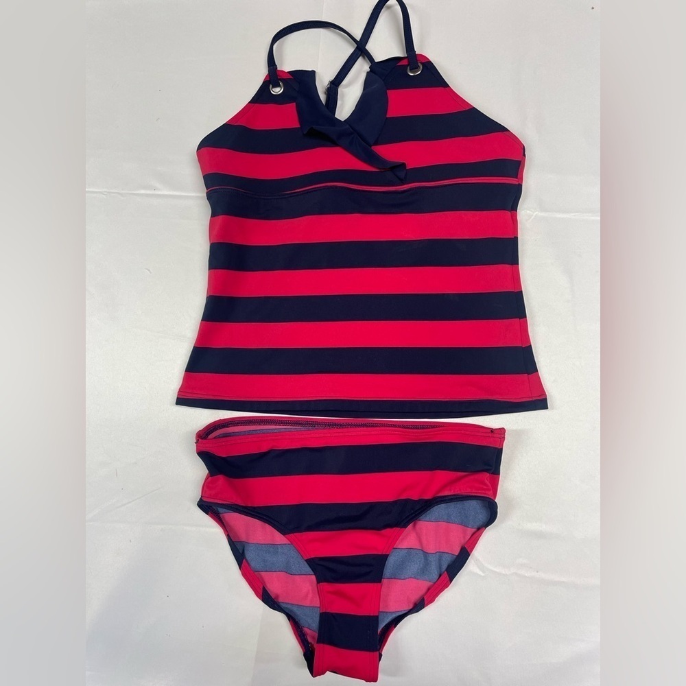 Lands End tankini, bright pink and navy. Light padding built it, very nice!